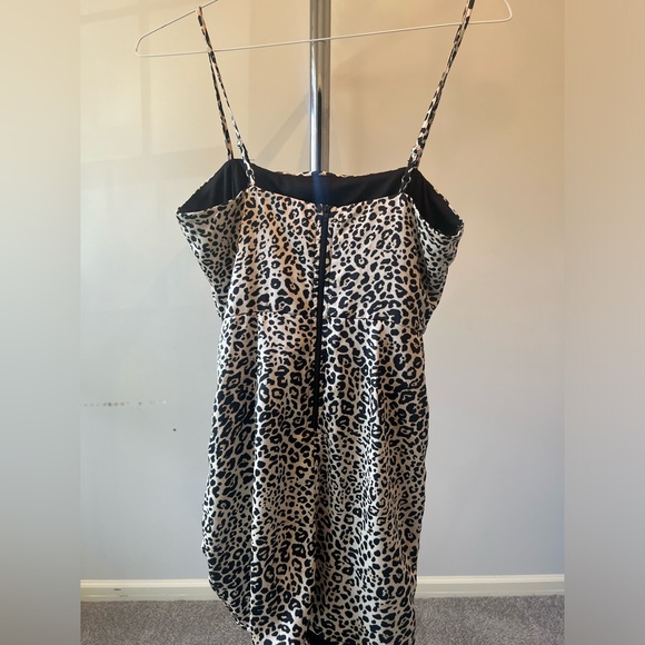 Chettah print mini dress animal print size small gently used Windsor brand - Picture 4 of 5